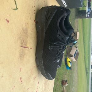 Men’s size 10 under Armour shoes